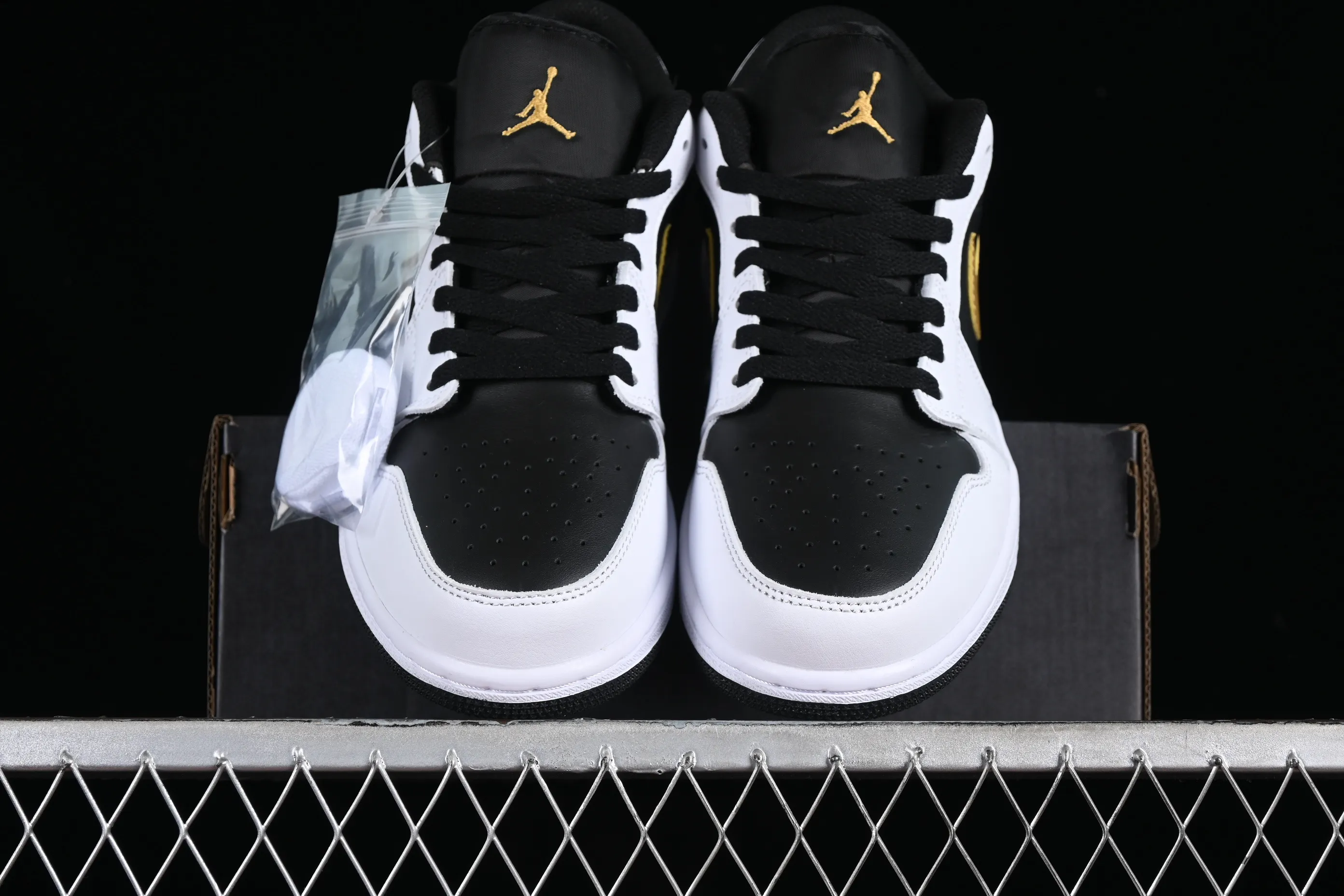 All categories Air Jordan Jordan series basketball shoes Air Jordan 1 Low Z version Air Jordan 1 Low AJ1 Joe 1 black and white gold hook low-top cultural basketball shoes 553558-172